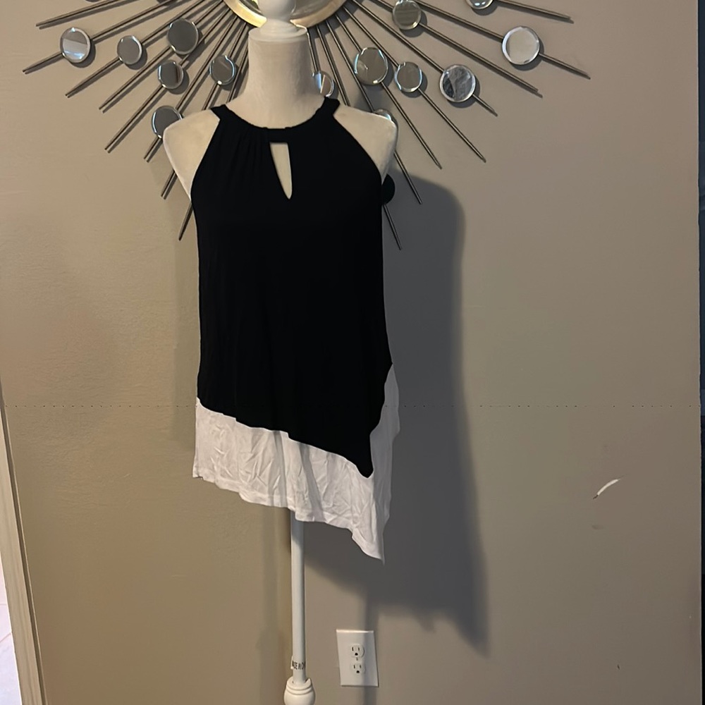 Sleeveless INC top with keyhole on neck black and white